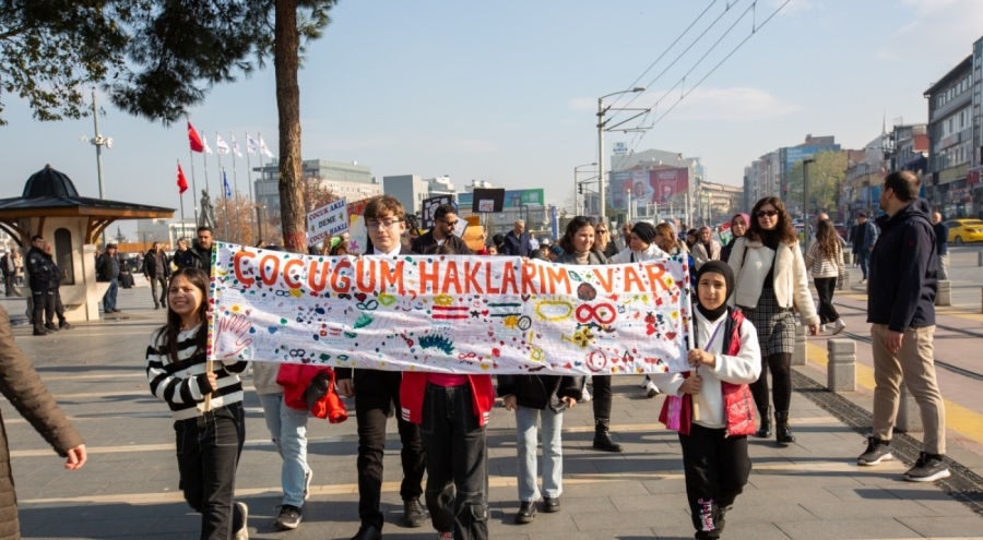 Bursa'da Çocuk Hakları Festivali düzenlendi