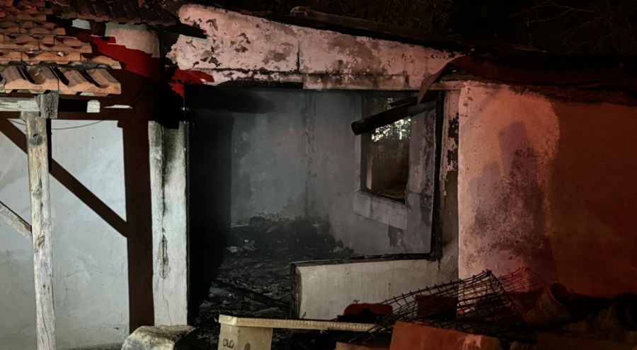 Bir evde çıkan yangın söndürüldü