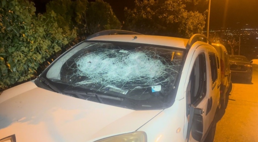 Bursa'da sinirlendiği alt komşusunun otomobilini parçaladı
