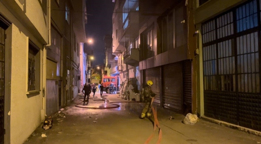 Bursa'da tekstil malzemesi üreten 3 katlı iş yerinde yangın