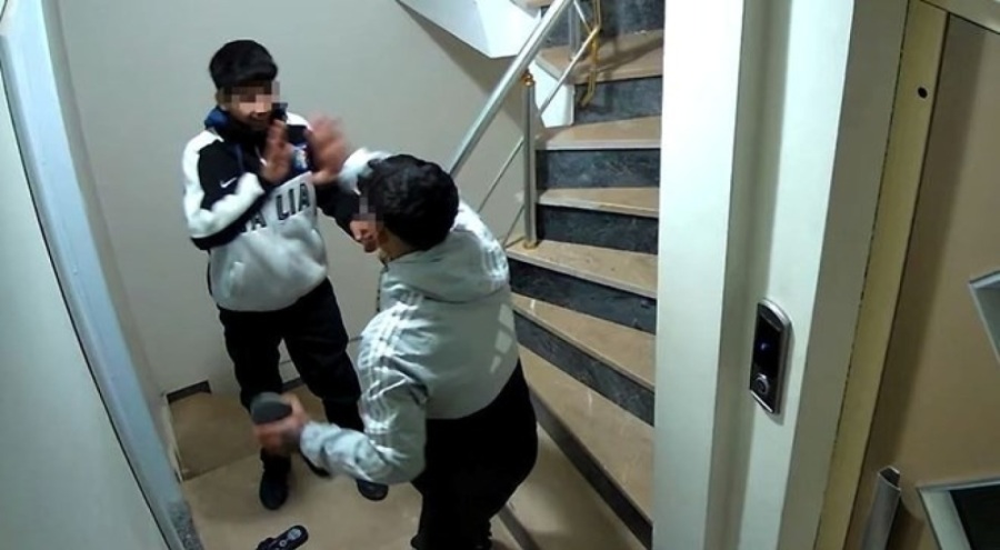 Pahalı ayakkabı bulan hırsızlar "çak" yaparak sevindi