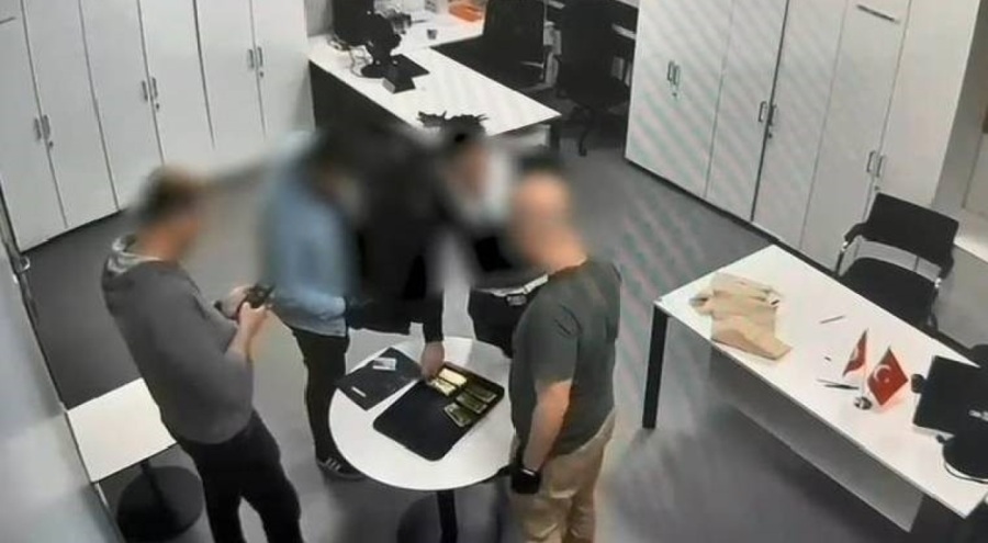 Havalimanı'nda kaçakçılık operasyonu: Teslimatı güvenlik görevlileri yaptı!