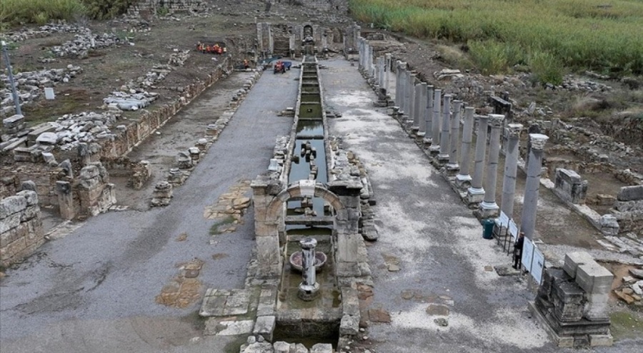 Perge'deki Antik Kestros çeşmesinden 1800 yıl sonra su akmaya başladı