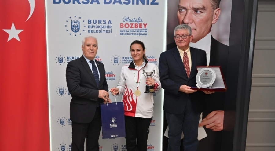 Başkan Bozbey, Dünya Briç Şampiyonası 1.si Dilek Yavaş'ı ağırladı