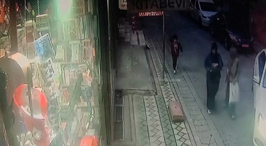 İçinde 100 bin lira değerinde muhtelif anahtarlar bulunan çantayı çaldılar