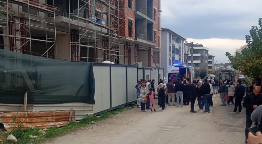 İnşaat iskelesinden düşen işçi ağır yaralandı