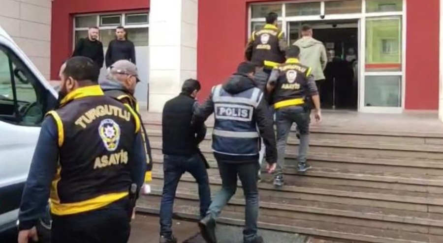 Havaya ateş açıp sosyal medyada görüntüleri paylaşan zanlılar tutuklandı