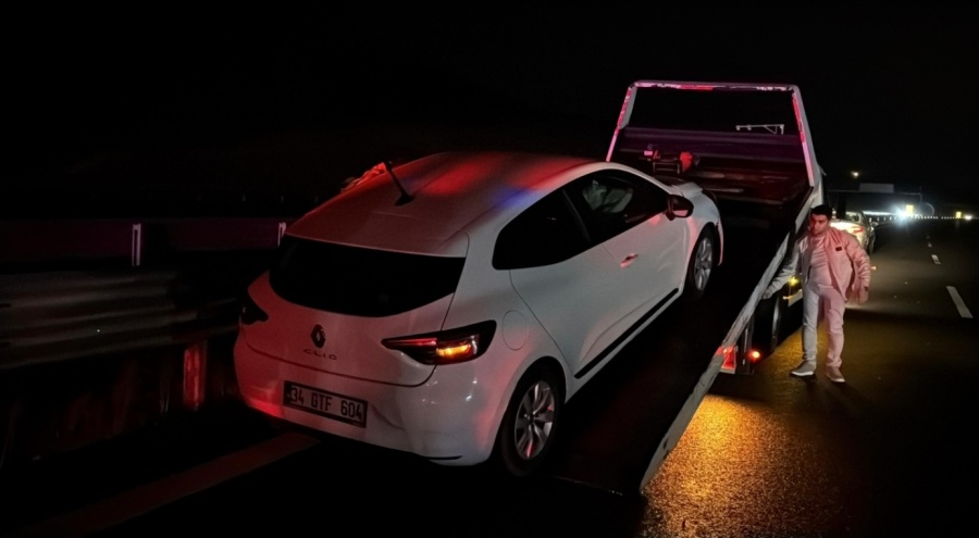 Otomobil bariyere çarptı: 2 kişi yaralandı