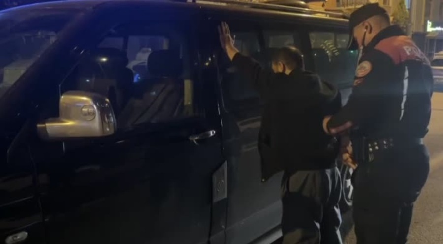 Otobüs şoförünü bıçakla tehdit eden sürücü gözaltına alındı