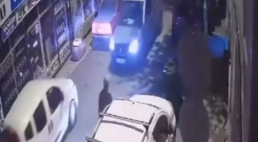 Bursa'da park halindeki otomobile çarptı, olay yerinden kaçtı