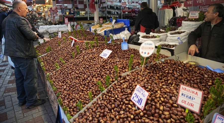 Bursa'da pazarda Çin kestanesinin yerini yerli kestaneye bıraktı