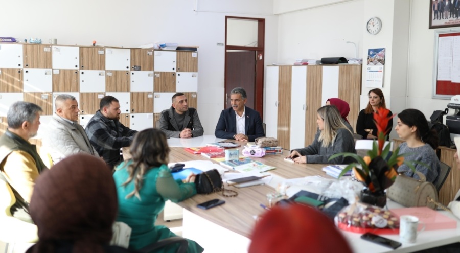 Başkan Deviren öğretmenlerin 24 Kasım Öğretmenler Günü'nü kutladı