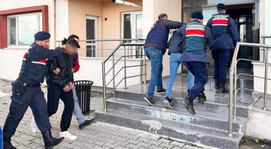 Bir iş yerine pompalı tüfekle ateş eden 3 şüpheli yakalandı