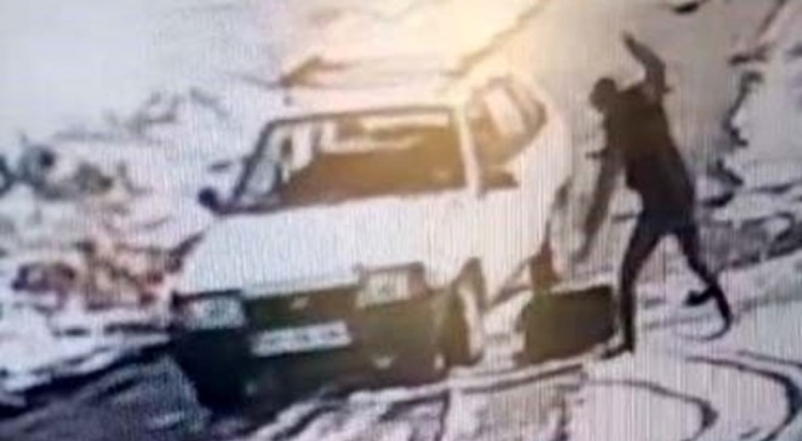 Sopayla dövdü, yakmaya çalıştı: 'Pes' dedirten savunma