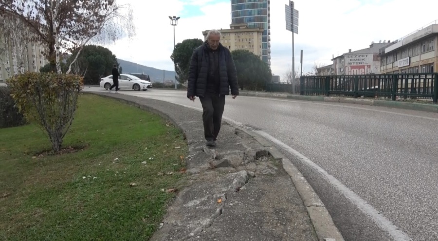 Bursa'da kaldırım sorunu vatandaşı mağdur ediyor