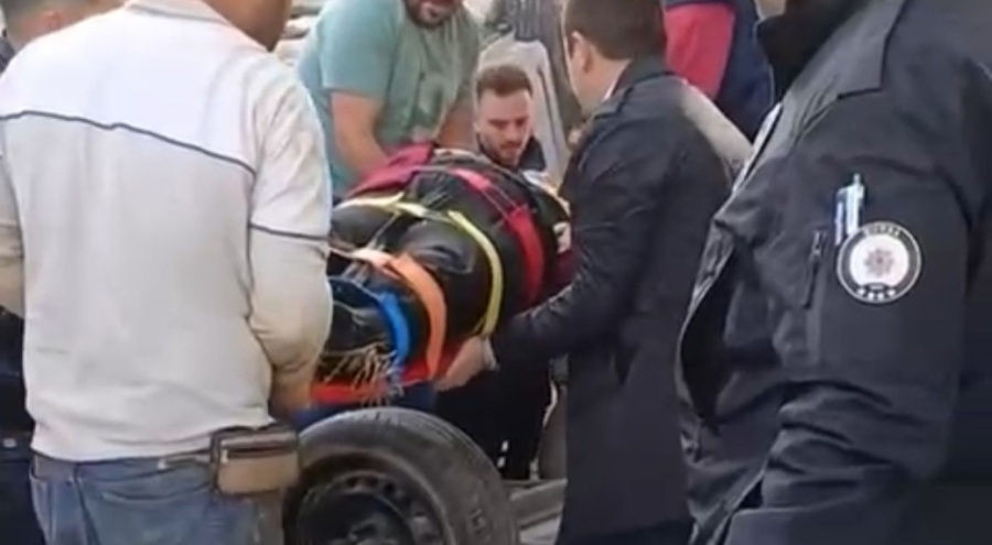 Bursa'da kontrolden çıkan otomobil sitenin bahçesine uçtu!
