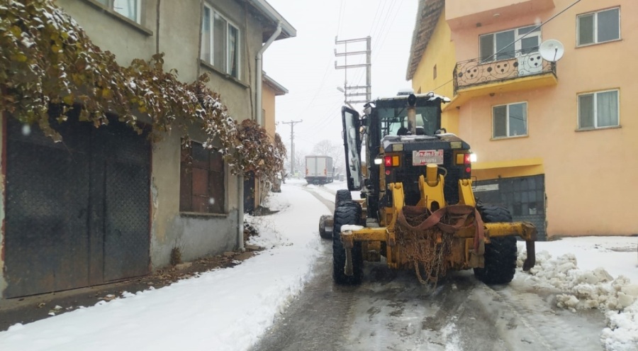 Bursa Büyükşehir, karla mücadeleyi aralıksız sürdürüyor