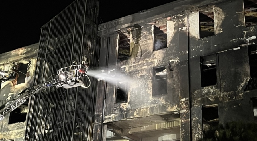 Beylikdüzü'ndeki fabrika yangını kontrol altına alındı