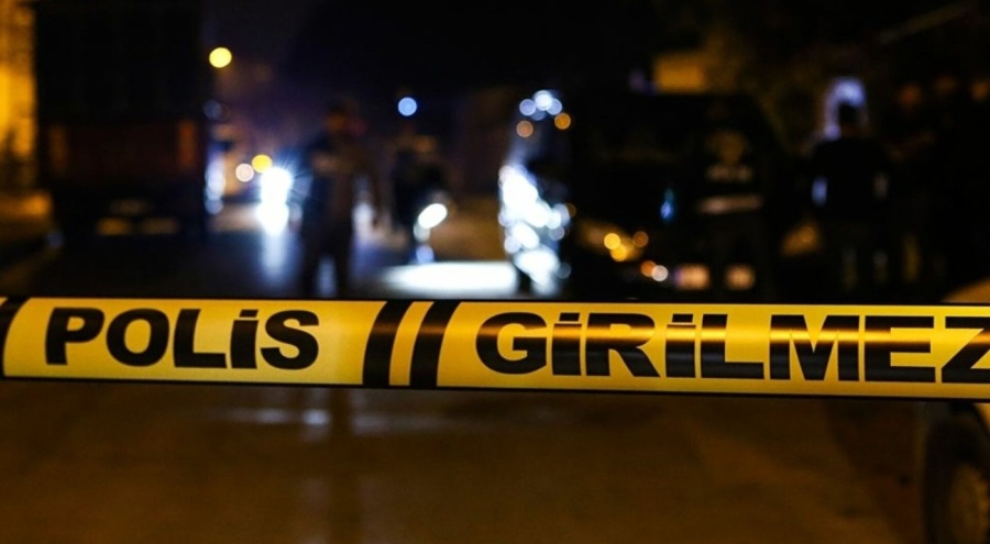 Sokak ortasında tartıştığı kişiye bıçak çekti