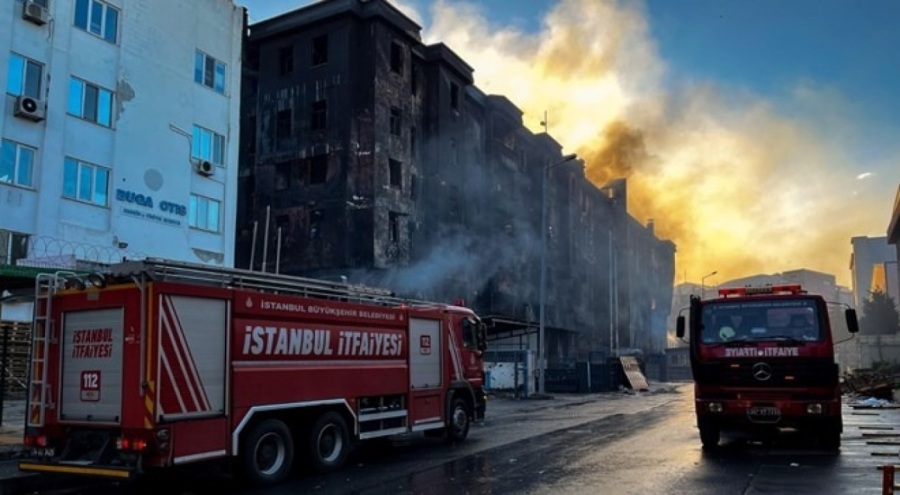 Yanan fabrikada çökme riski