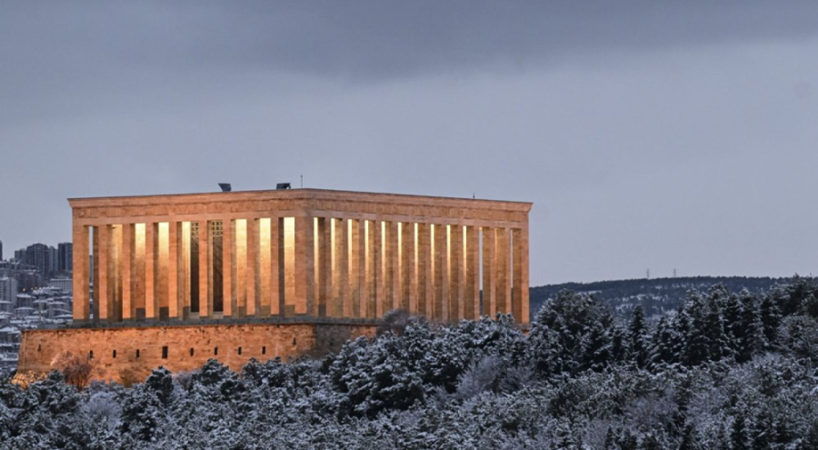 Ankara beyaz örtüyle kaplandı! Anıtkabir'de kartpostallık görüntü