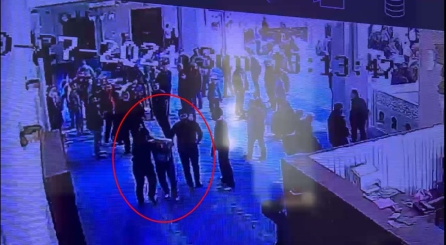 Camide suçüstü! Namaz kılıyormuş gibi yapıyordu, son işinde yakalandı