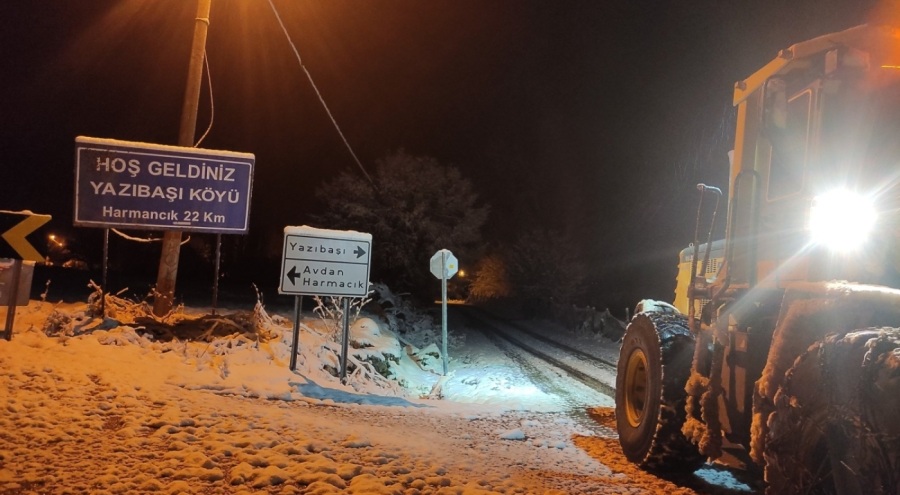 Bursa Büyükşehir Belediyesi'nin kar mesaisi! 169 mahallenin yolu ulaşıma açıldı