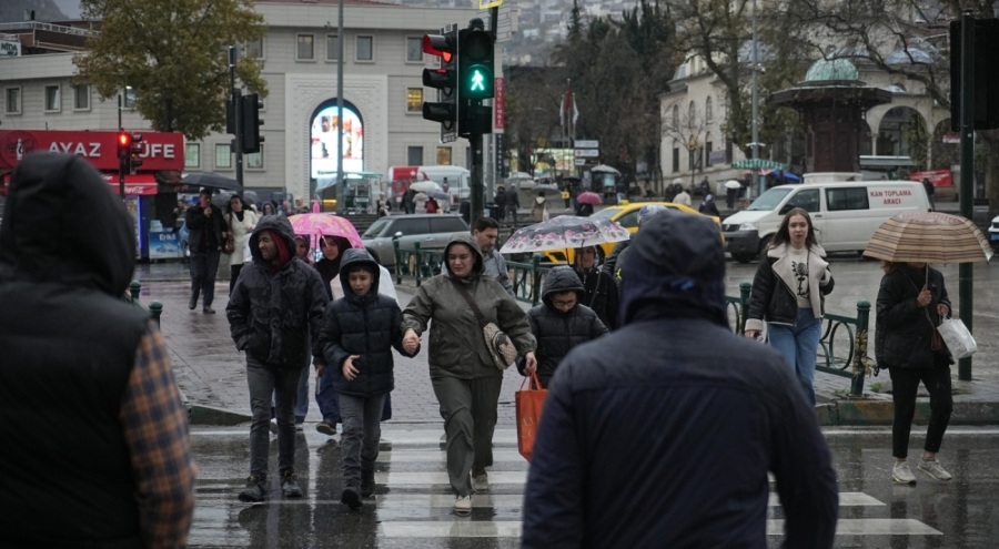 Bursa'nın merkezi ve ilçeleri kasım yağışını 2 günde fazlasıyla aldı
