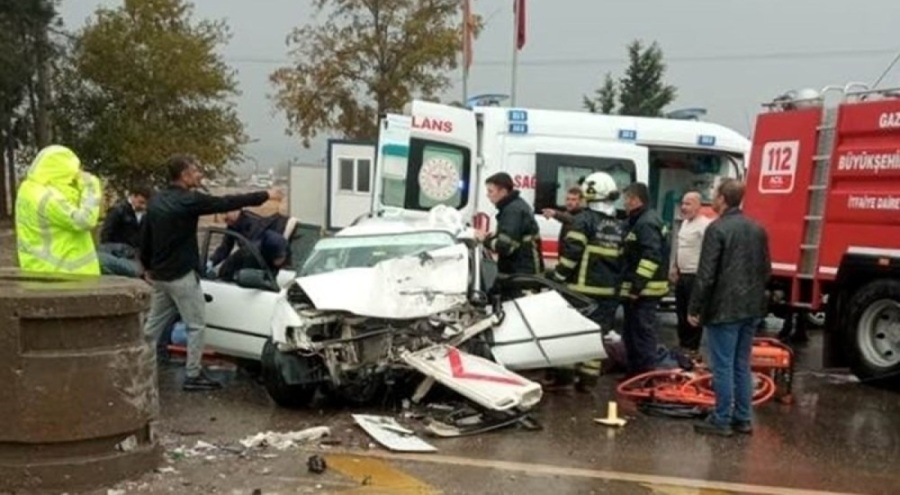 TAG Otoyolu'nda feci kaza: 1 ölü, 3 yaralı