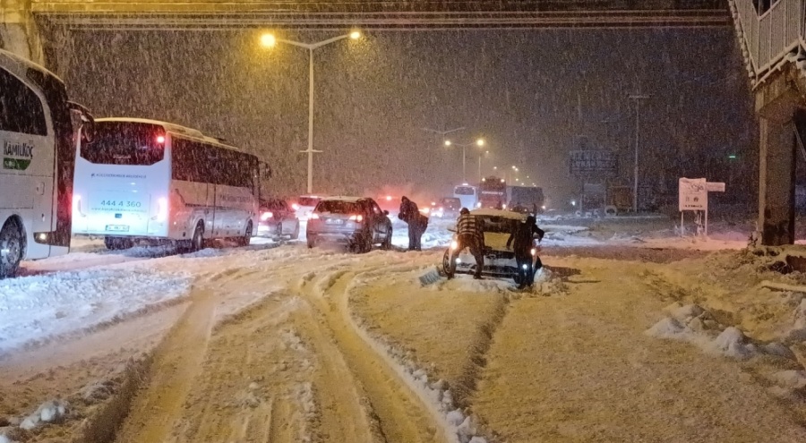Rize'de kar nedeniyle eğitime ara verildi