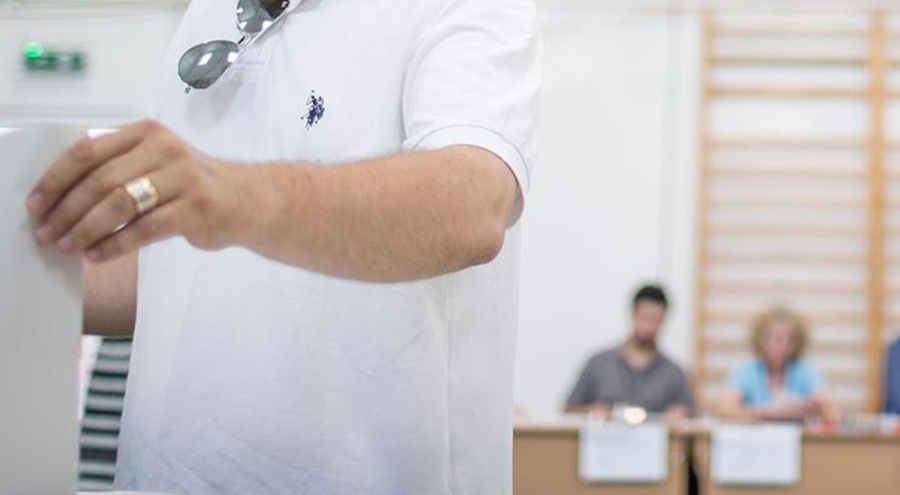 Romanya'da cumhurbaşkanı seçimi ikinci tura kaldı