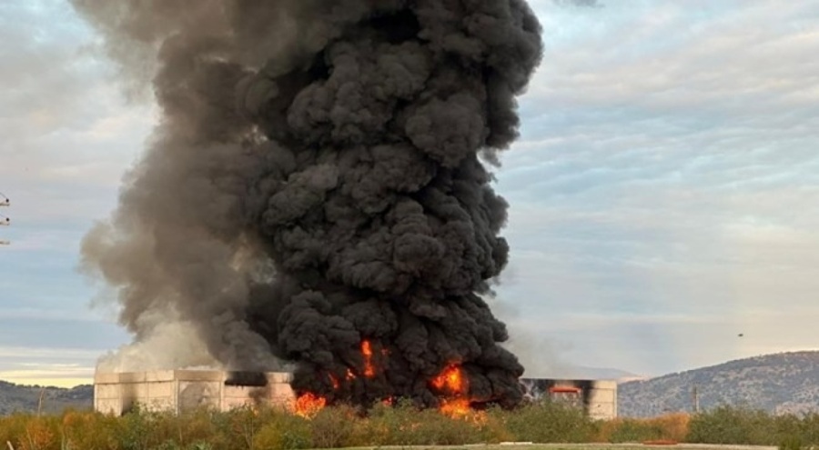 İzmir'de fabrika yangını: Dumanlar gökyüzünü sardı