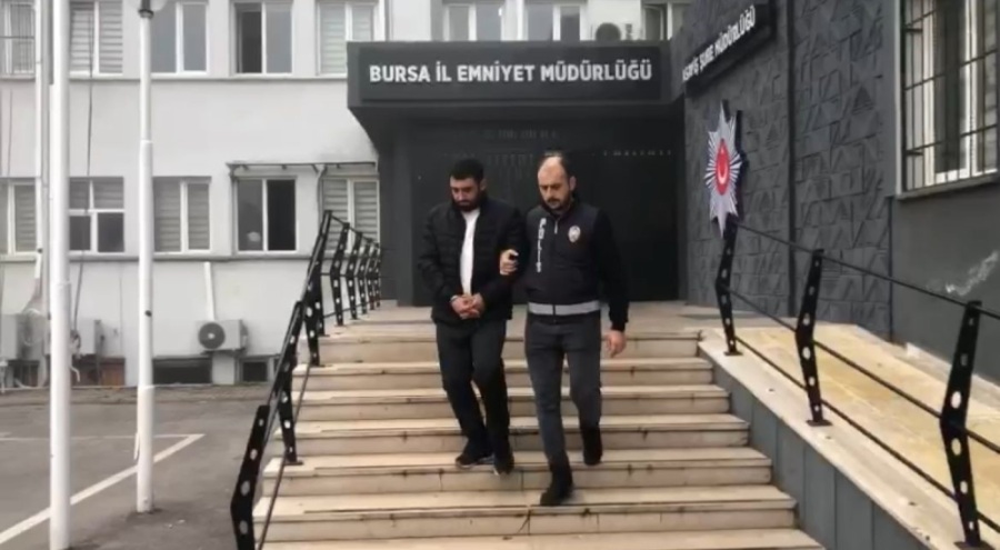 Bursa'da farklı adreslere baskın! 15 yıl kesinleşmiş hapis cezası bulunan 2 şüpheli yakalandı