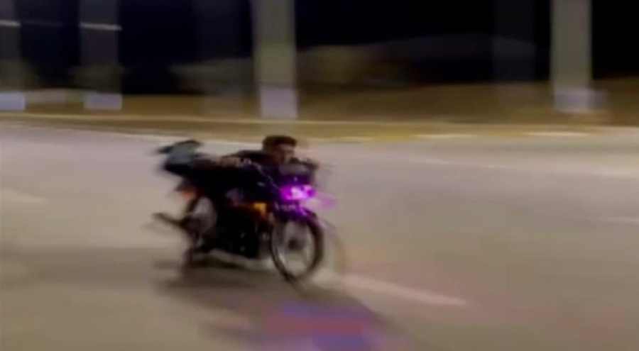 Boş yolu fırsat bilip tehlikeli yolculuk yaptı