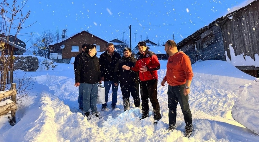 Karda mahsur kalan 4 kişi bulundu