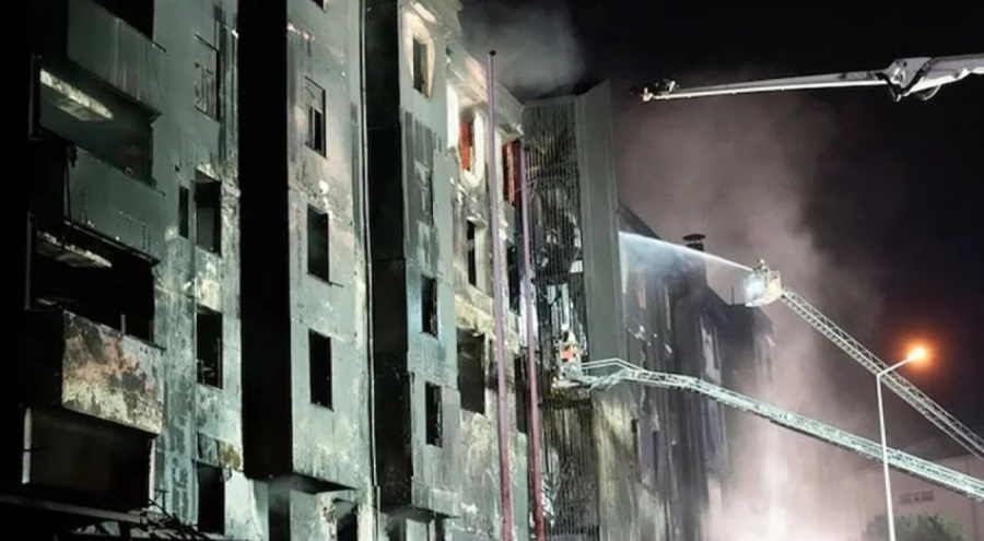 Fabrika yangını üç gündür söndürülemiyor