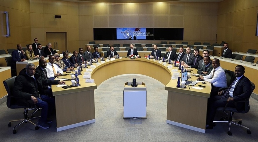 Bakan Alparslan Bayraktar, Somali heyetinin Bakanlıkta ağırlandığını bildirdi