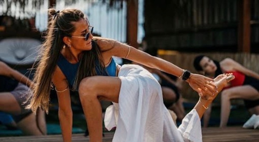 Kilisede yoga tepki topladı!