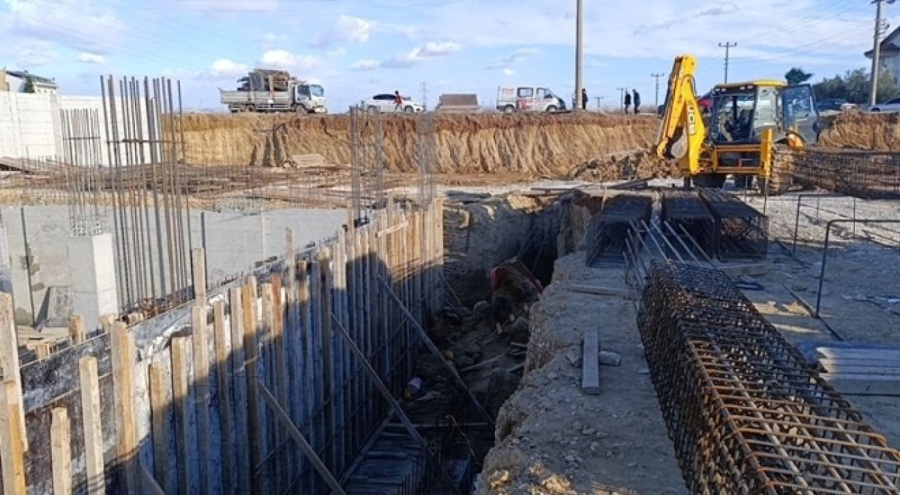 Çöken toprağın altında kalan inşaat işçisi yaşamını yitirdi