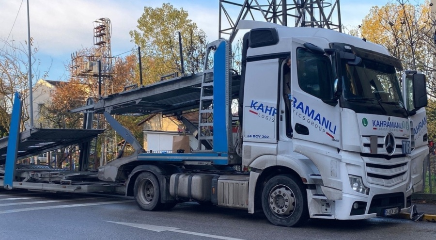 Tır kabininde asılı halde ölü bulundu