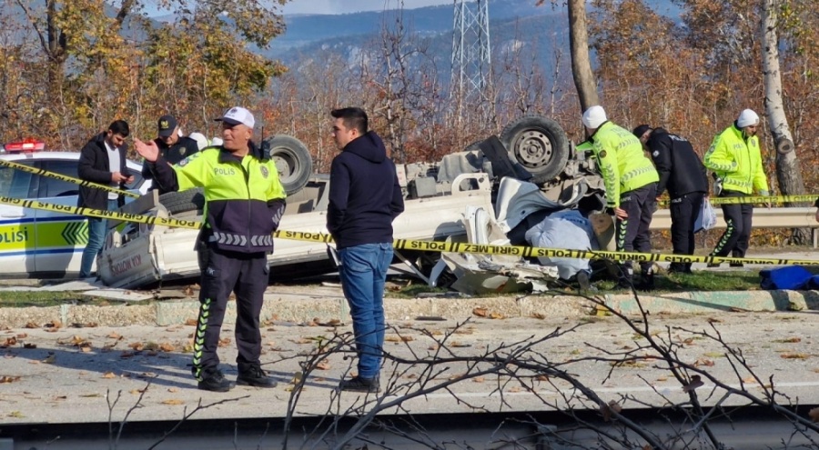 Bursa'da takla atan kamyonette 2 kişi hayatını kaybetti