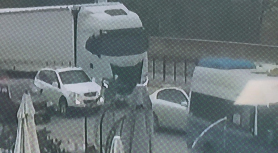 Tırın altında kalan kadın, hastanede öldü