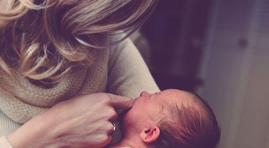 Ülkede bir ilk! 61 yaşında doğum yaptı