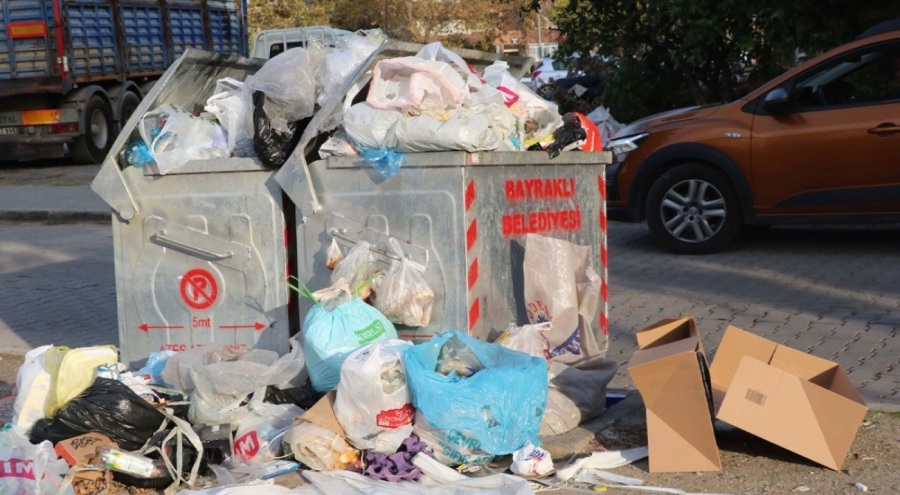 İşçiler greve gitti! Sokaklarda çöpler dolup taştı