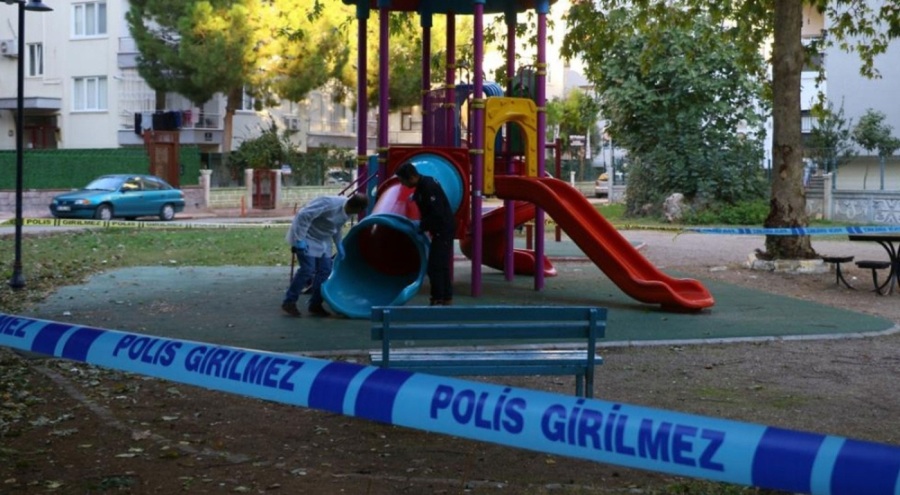 Çocuk parkında pompalı tüfek! 2 kardeş yaralandı