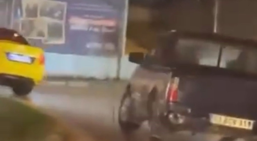 Bursa'da seyir halindeki kamyonet drift atarak ilerledi