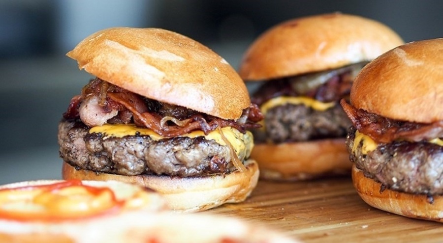 Bakanlık ifşa etti! Ünlü marka listede yer aldı: Hamburgerden 'at ve eşek eti' çıktı
