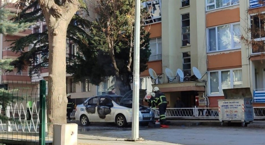 Aracını ve evini ateşe vererek intihar etti!