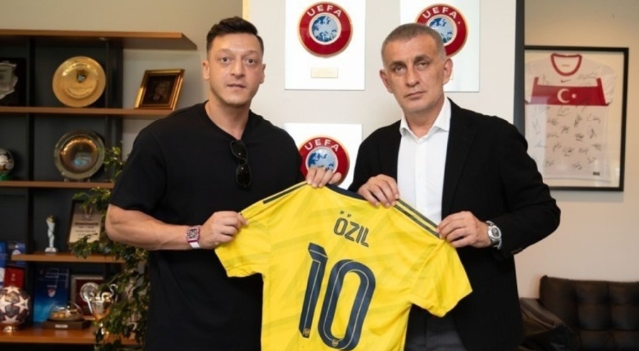 Mesut Özil'den TFF başkanlığı iddialarına yanıt geldi