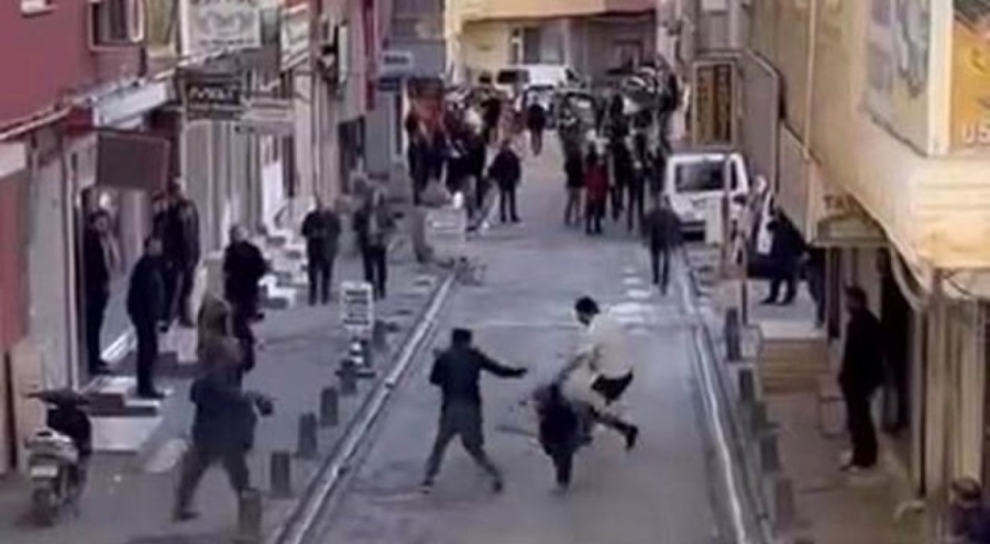 İki grup arasında taşlı sopalı kavga! Çok sayıda yaralı